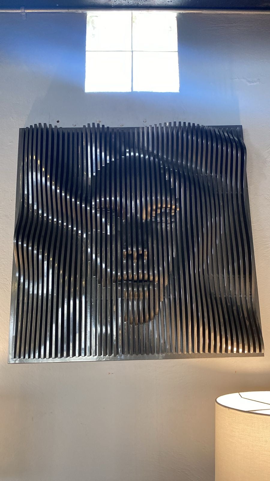 Pieza en tamaño mediano 88cms x 88cms base por altura 